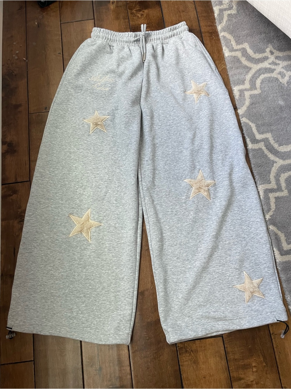 Aelfric Eden Grey Wide Legged Star Sweatpants Size M